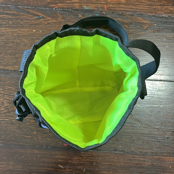 Dog training kit with treat bag and 2 clicker training devices with wrist straps - Picture 5 of 5